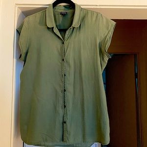 Patagonia 100% cotton A/C button down shirt